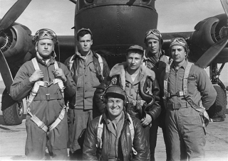 Lt Lummus Crew enlisted men.jpg